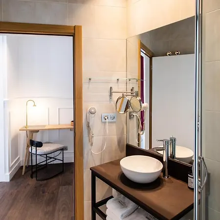 Отель Trueba 2*